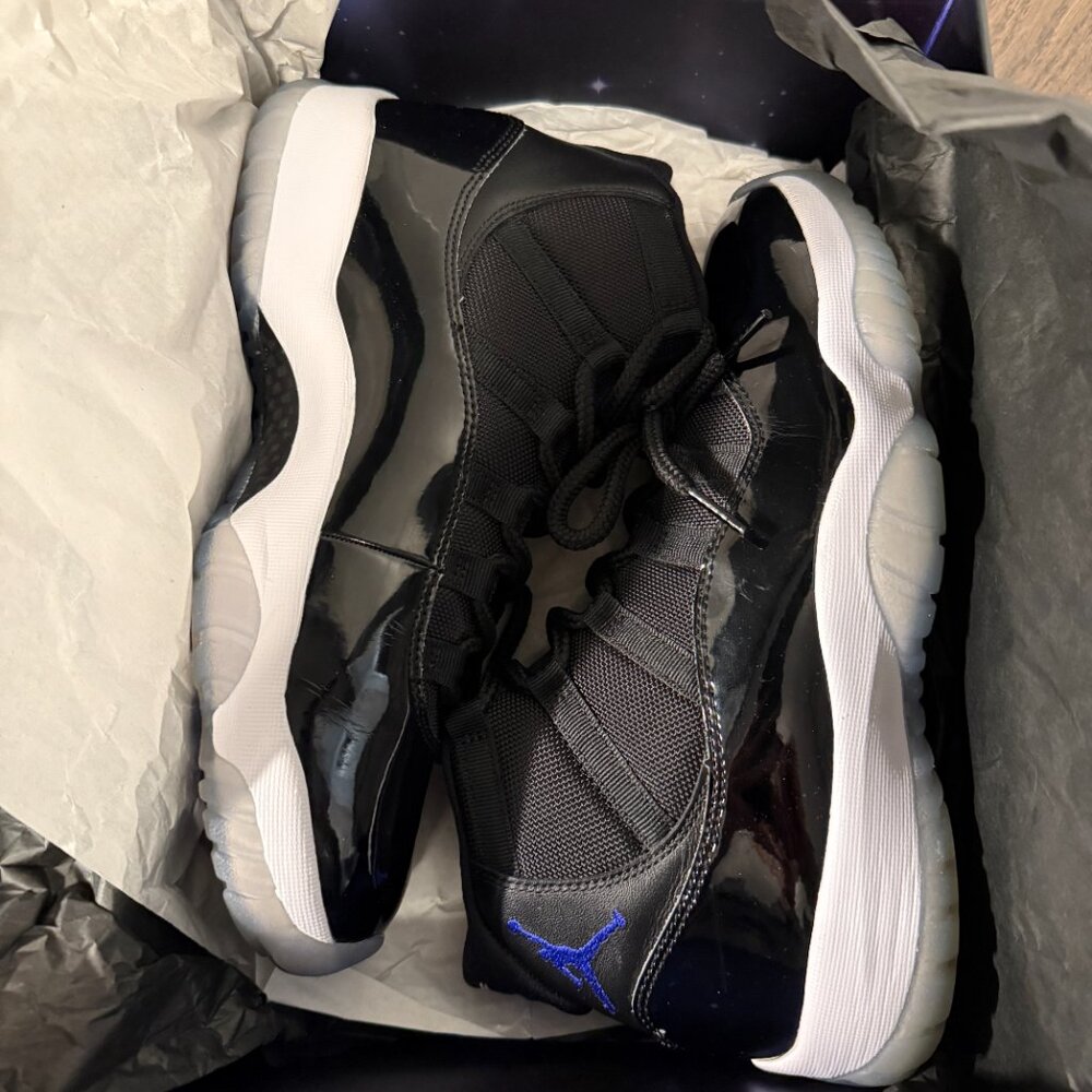 Jordan 11 Space Jam - 2016 Retro - Size 9